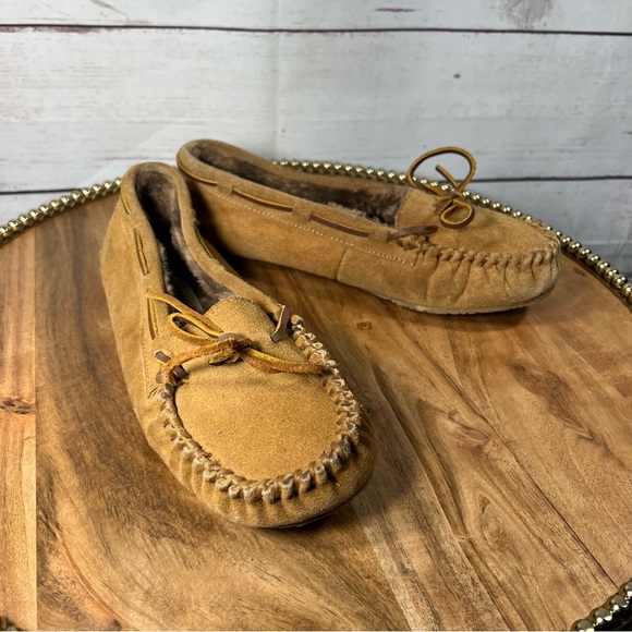 Minnetonka Moccasin 40263 Tan Slipper/Shoe Sz 8 - Picture 2 of 12
